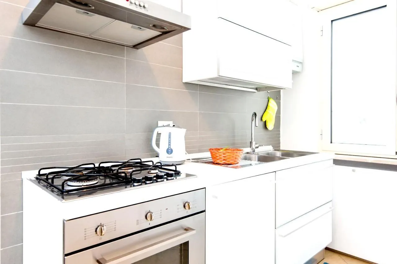 Apartment Via Enrico Cosenz Rome